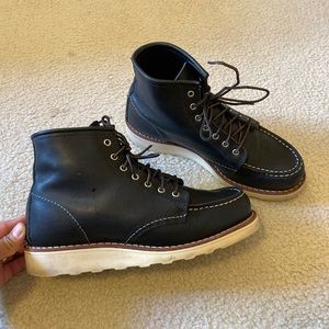 WMN 6.5 Red Wing Classic Moc Boots